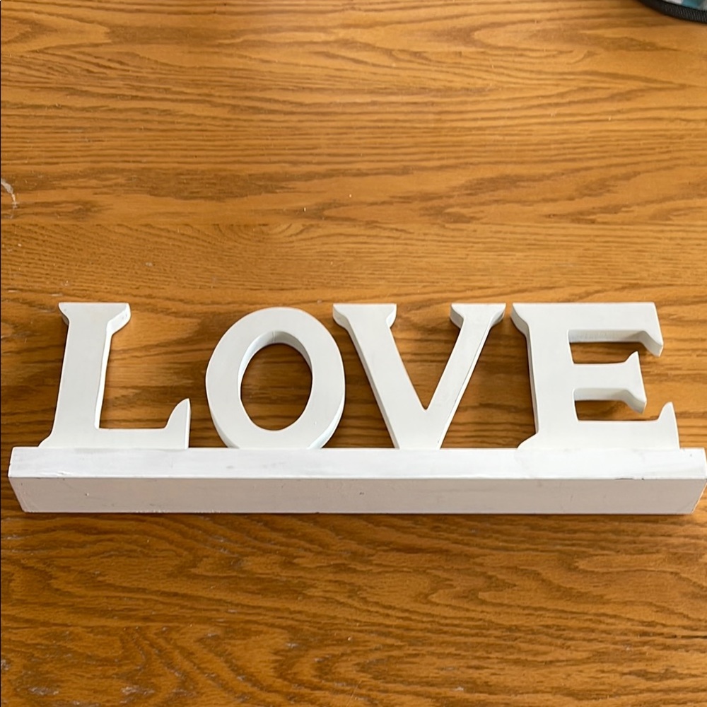 White LOVE Wall Decor 🌺